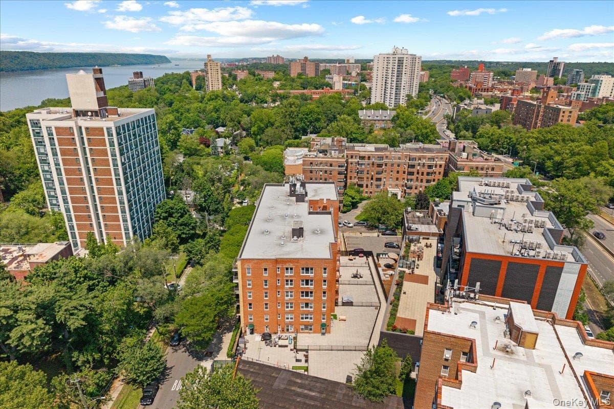 2736 Independence Avenue Unit: 2B thumbnail 15