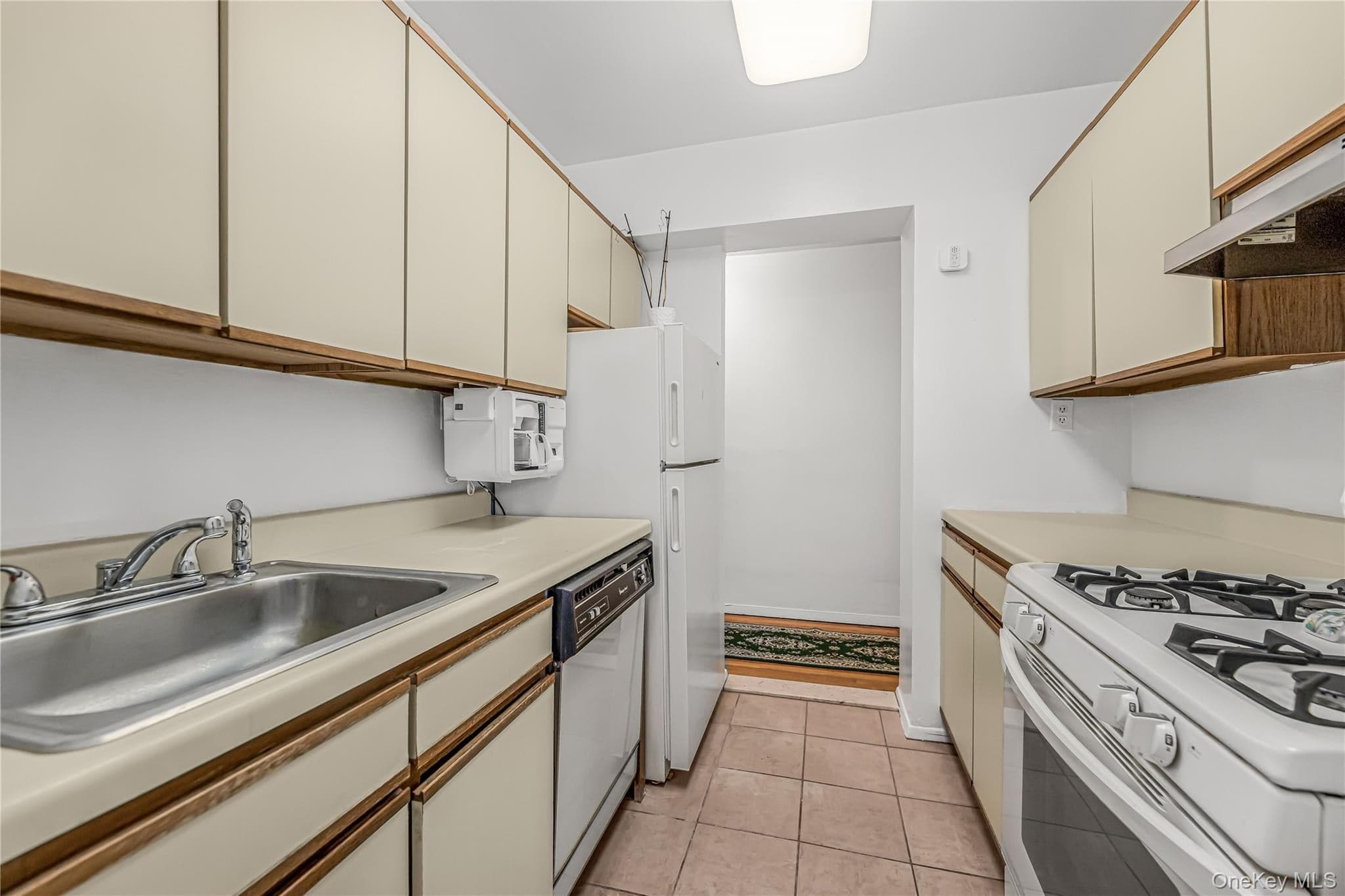 2736 Independence Avenue Unit: 2B thumbnail 6