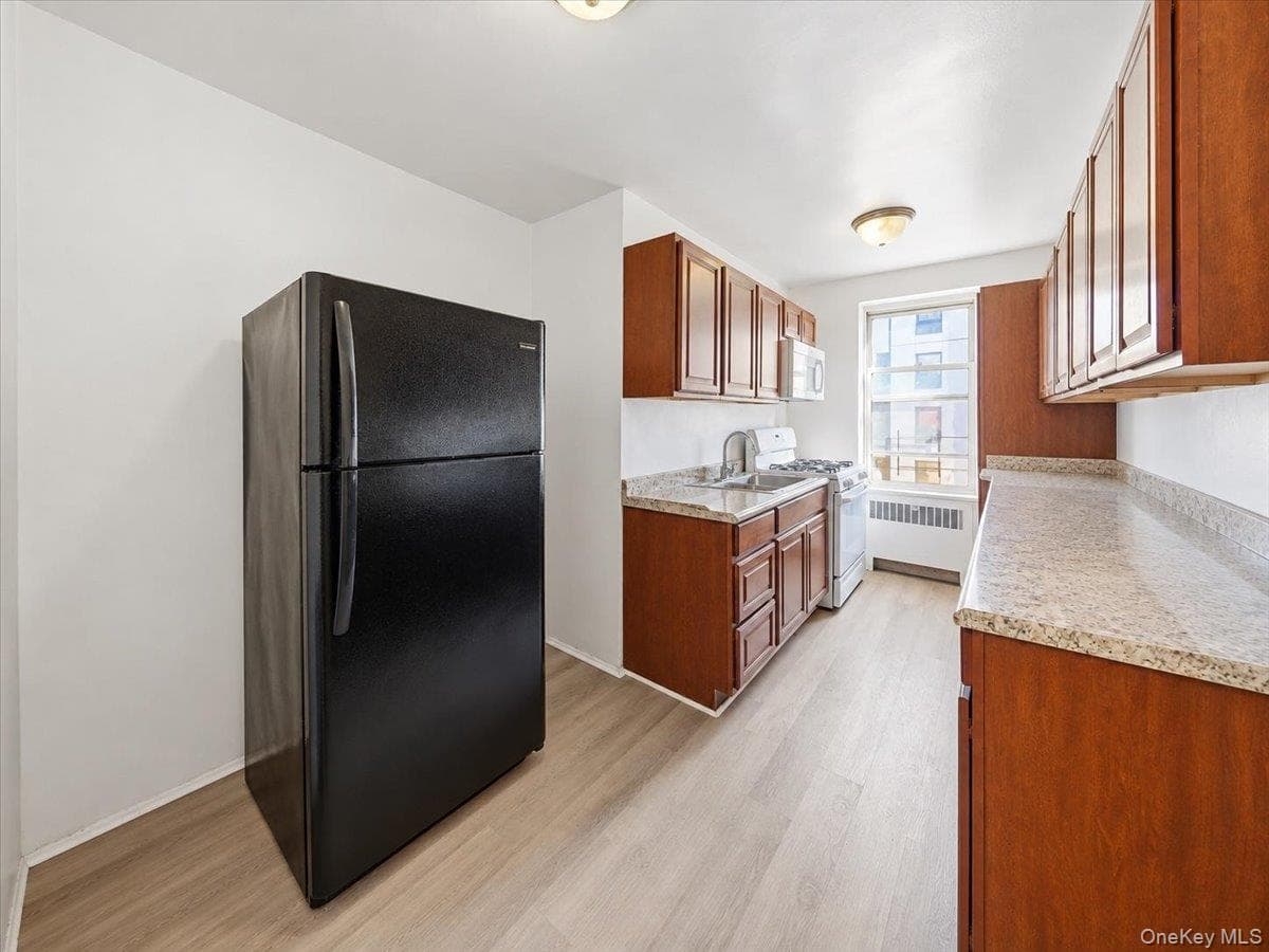 2630 Kingsbridge Terrace Unit: 5O thumbnail 6