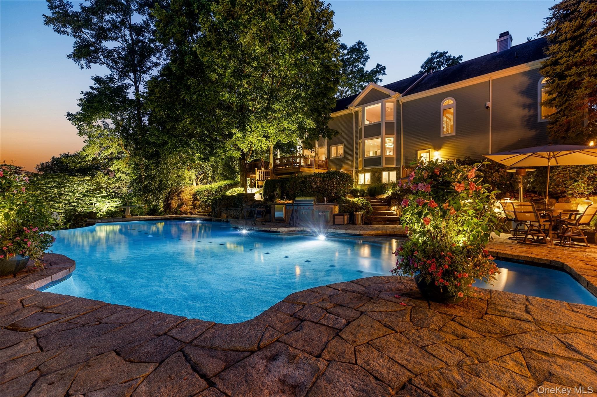 6 Canterbury Court, Briarcliff Manor