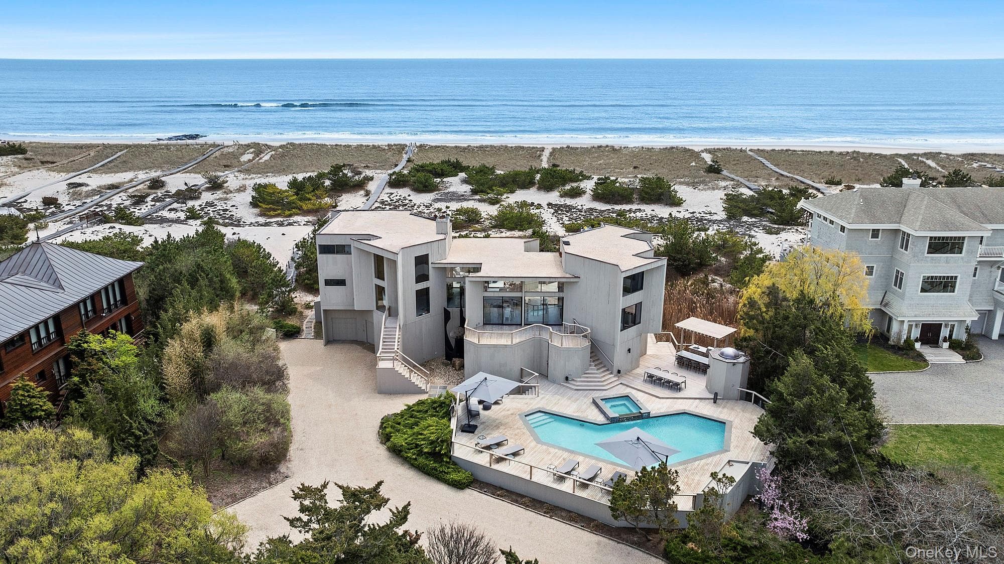 199 Dune Road photo 1
