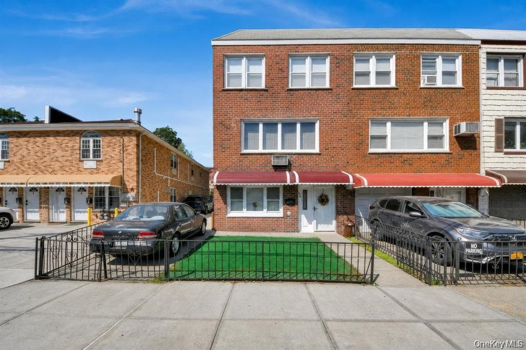 561 Logan Avenue photo 1