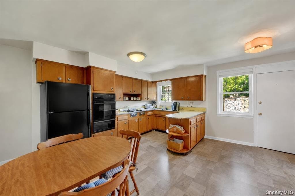 561 Logan Avenue thumbnail 7