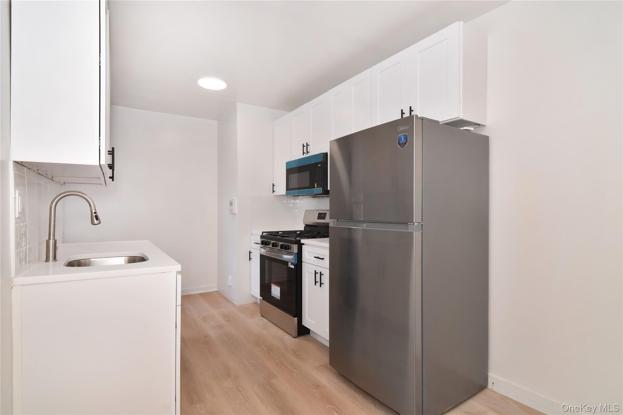 590 E 3rd Street Unit: 1L thumbnail 4
