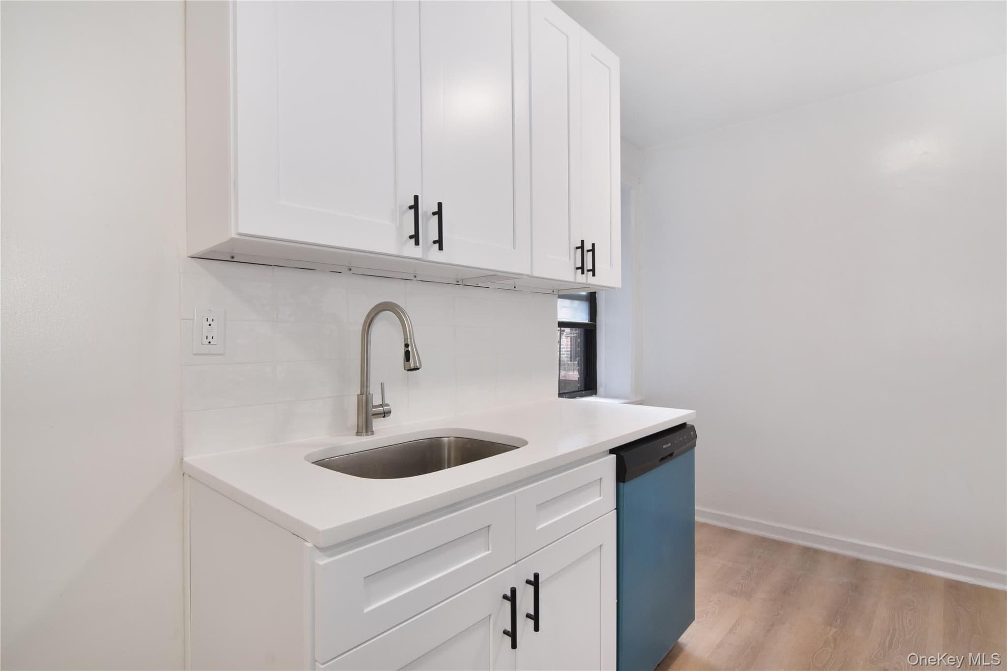 590 E 3rd Street Unit: 1L thumbnail 6