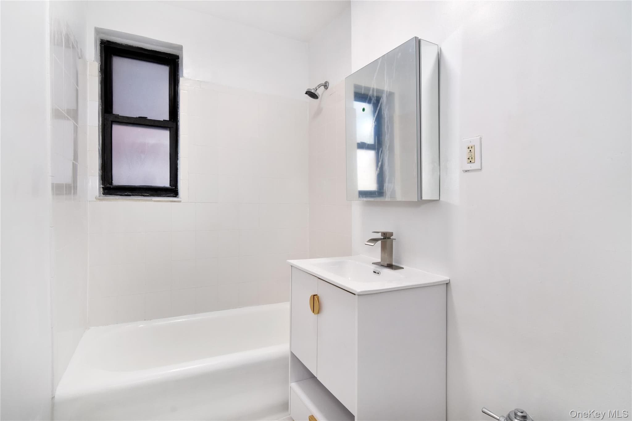 590 E 3rd Street Unit: 1L thumbnail 11
