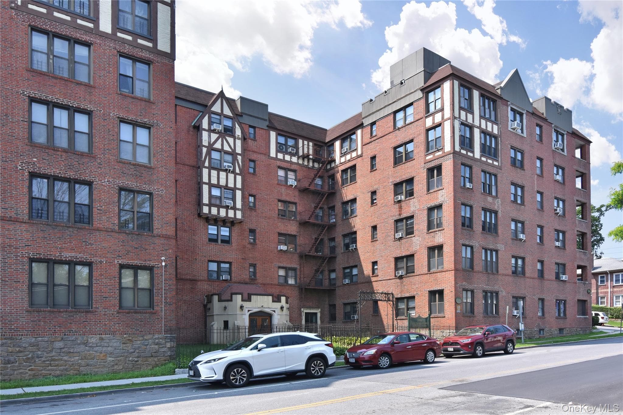 590 E 3rd Street Unit: 1L, Mount Vernon