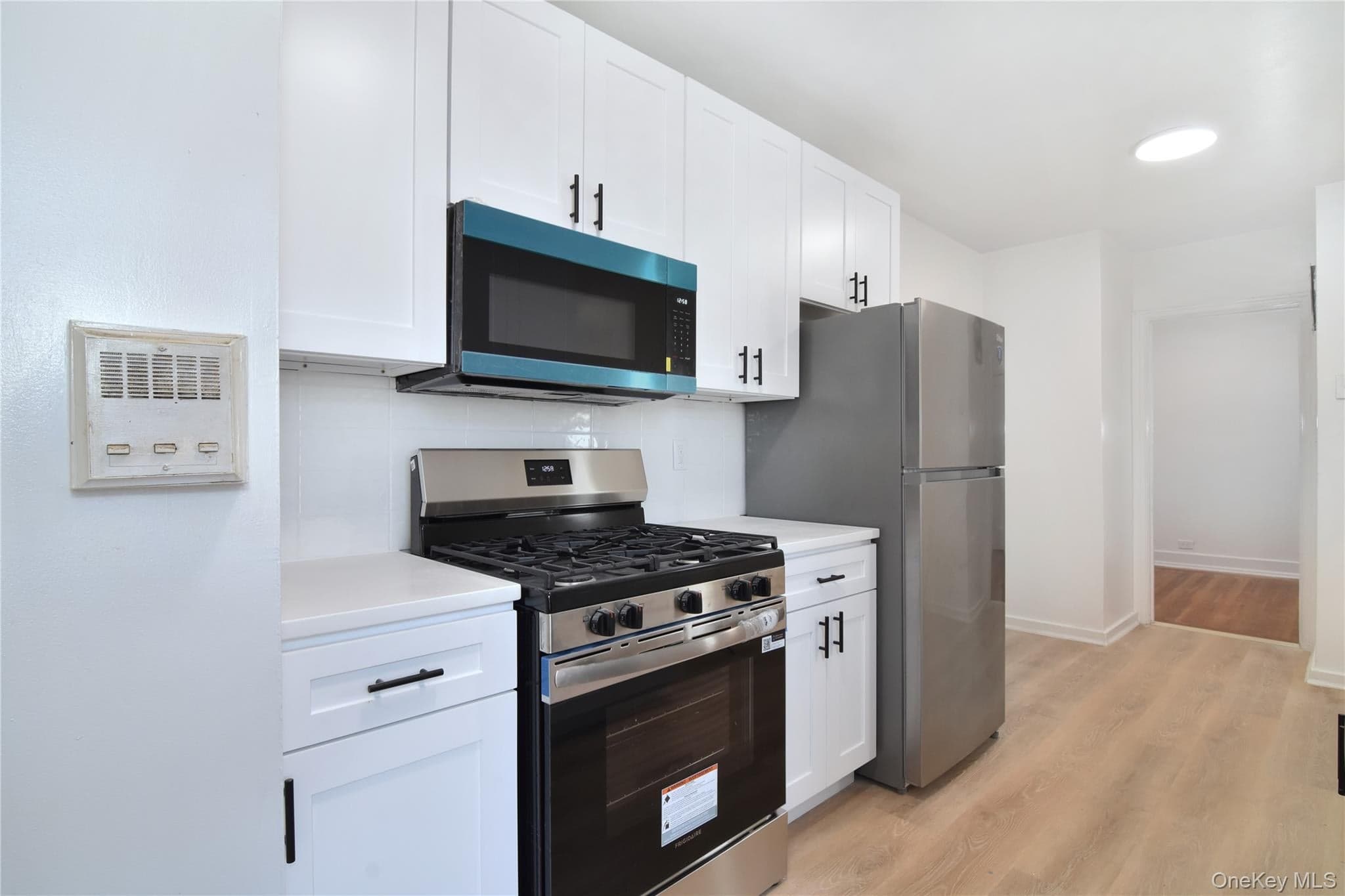 590 E 3rd Street Unit: 1L thumbnail 2