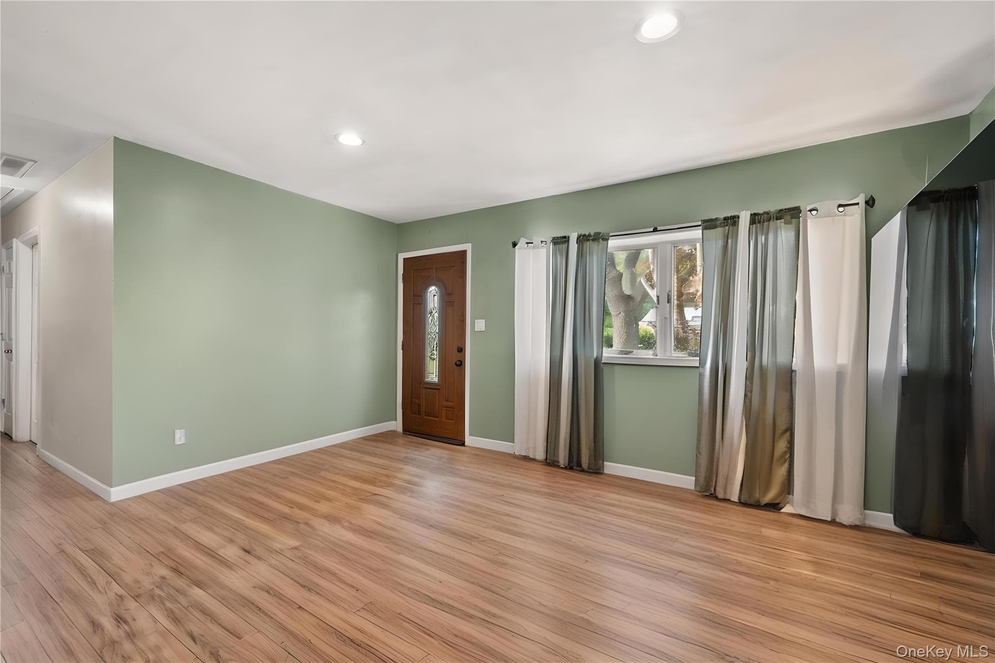70 E Lakeland Street thumbnail 3