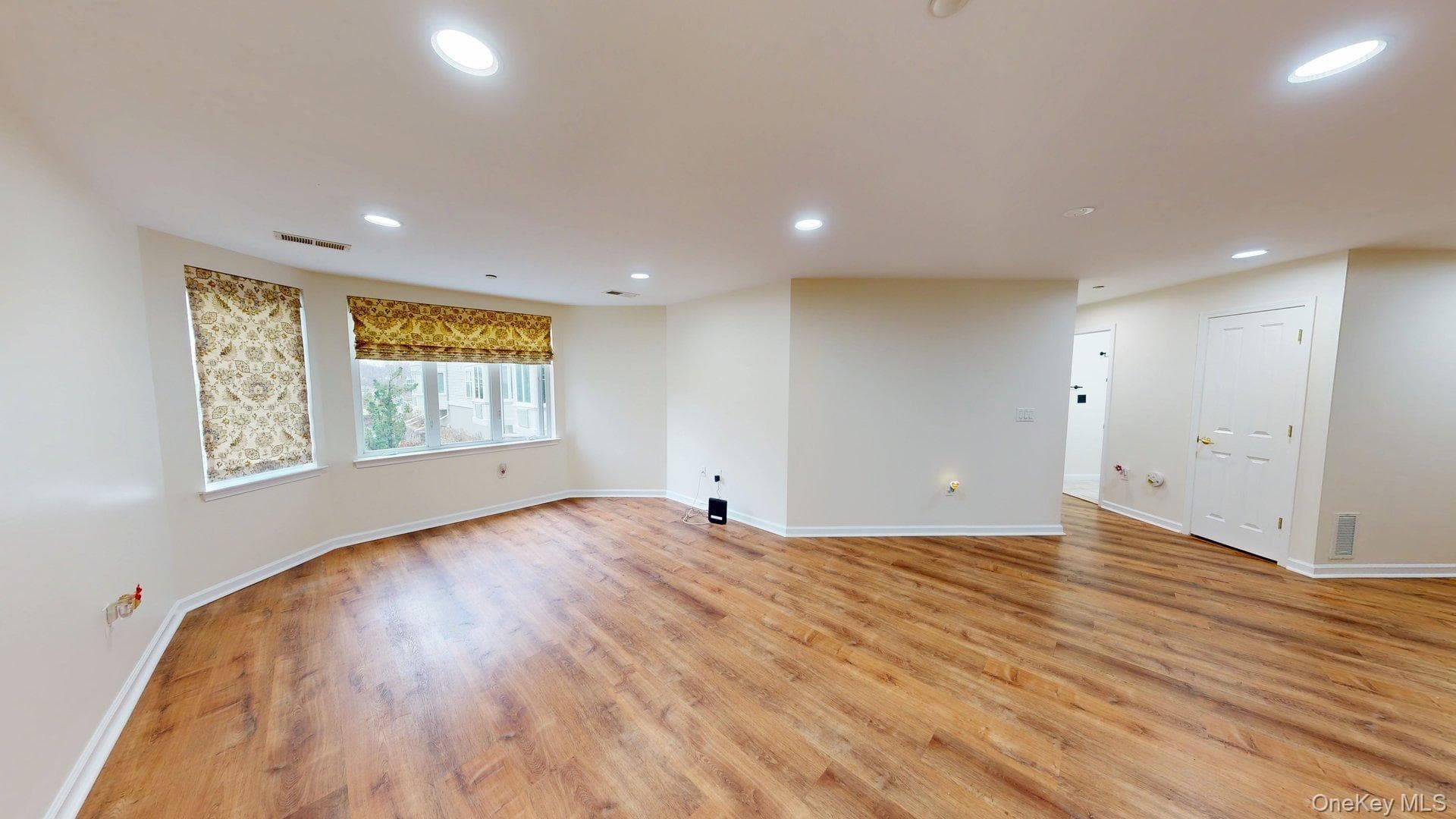 1109 Round Pointe Drive Unit: 1109 thumbnail 3
