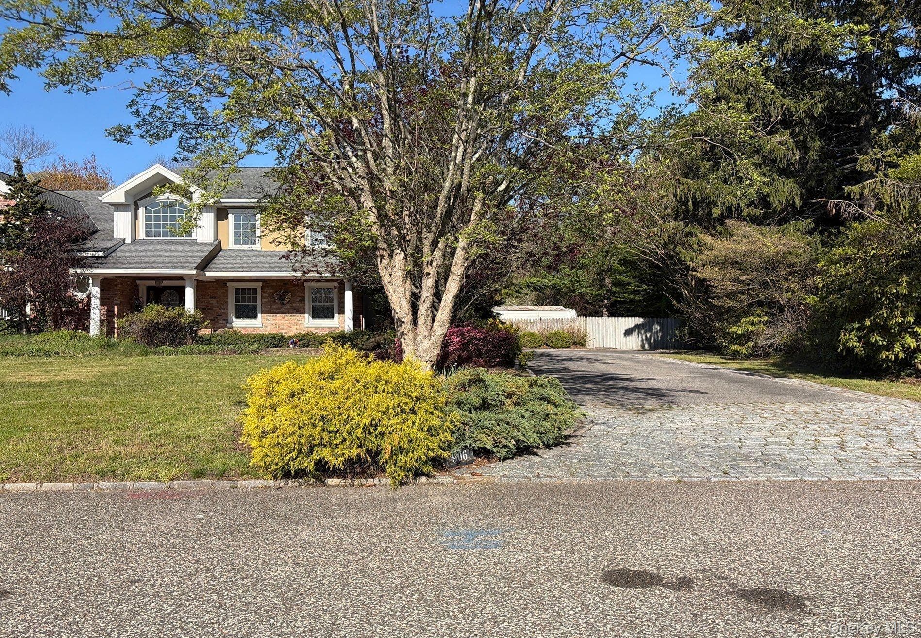 906 Thompson Drive thumbnail 2