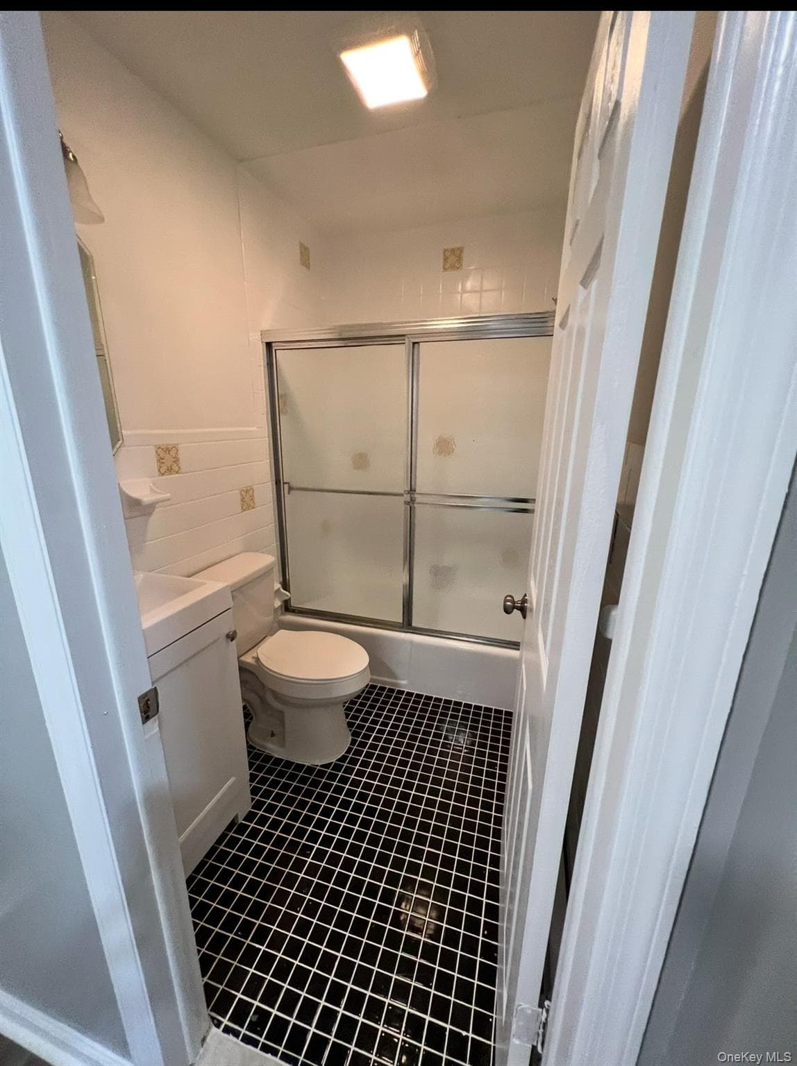 2410 Boston Post Road thumbnail 17