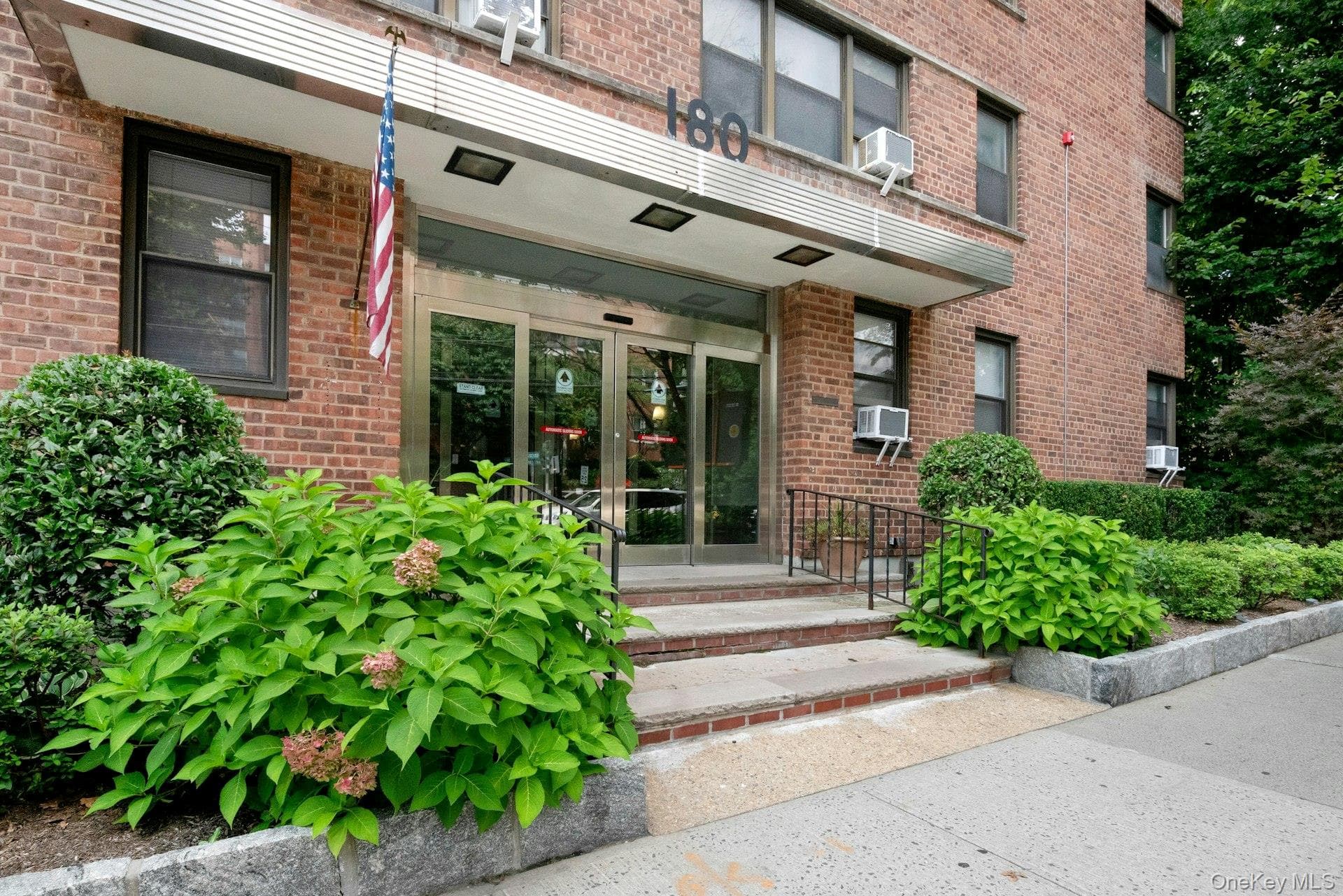 180 E Hartsdale Avenue Unit: 1F thumbnail 2