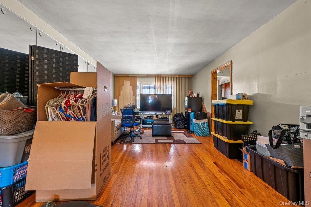 868 E 216th Street thumbnail 6