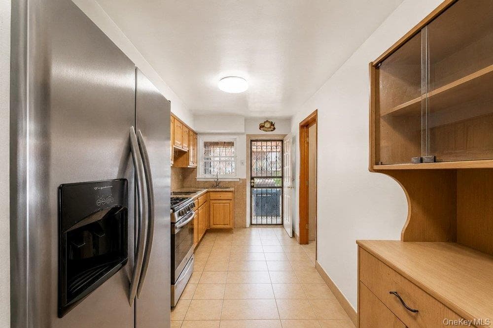 868 E 216th Street thumbnail 11