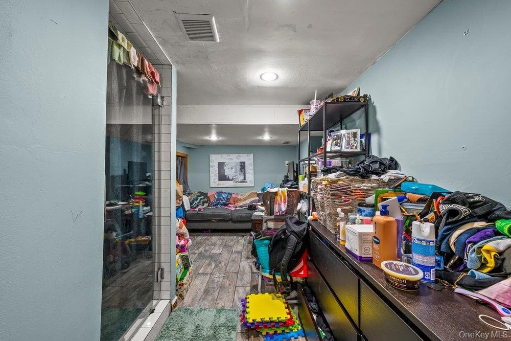 868 E 216th Street thumbnail 23