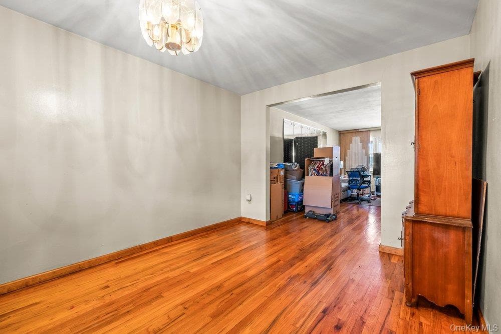868 E 216th Street thumbnail 5