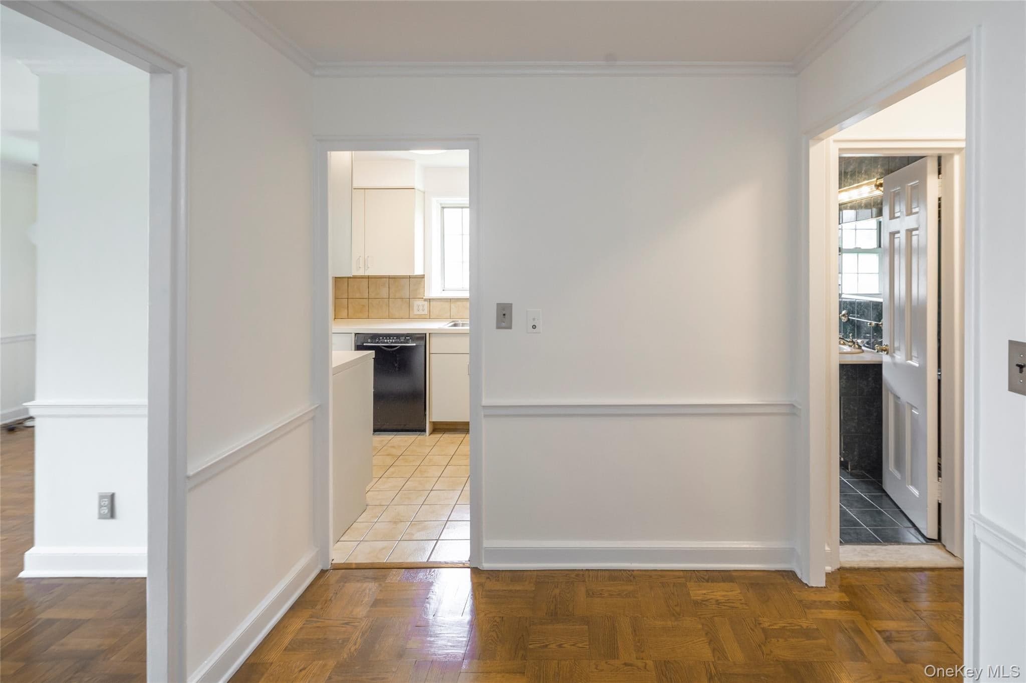 2 Chateaux Circle Unit: 2E thumbnail 9