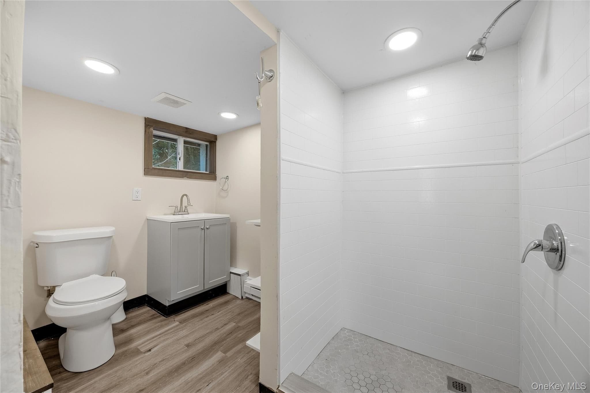 12 Montrose Drive thumbnail 9