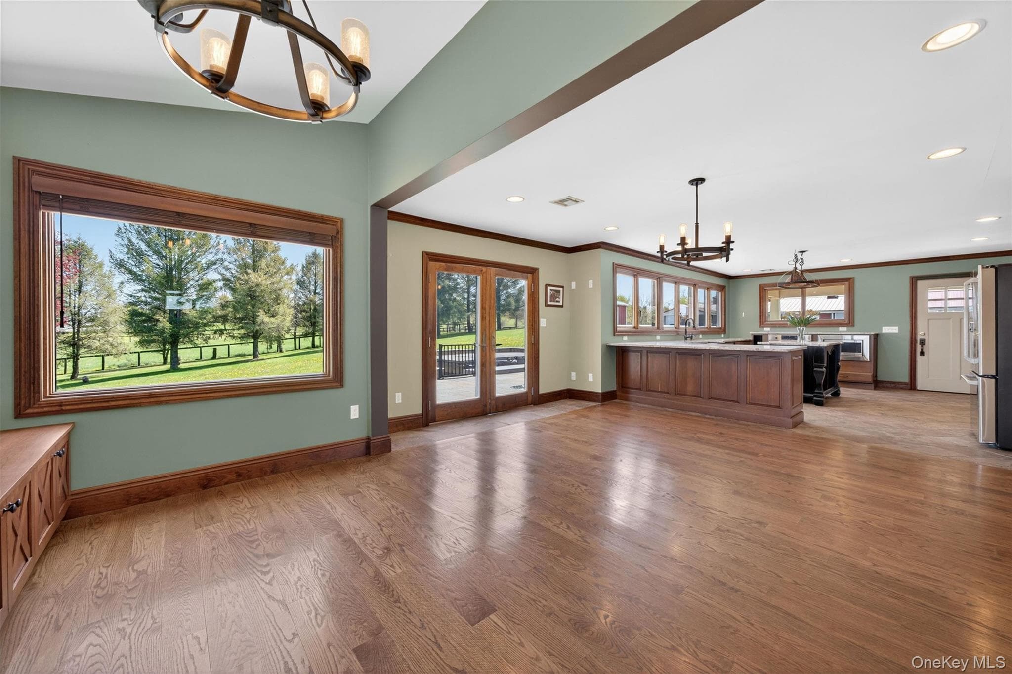 285 Maple Avenue thumbnail 12