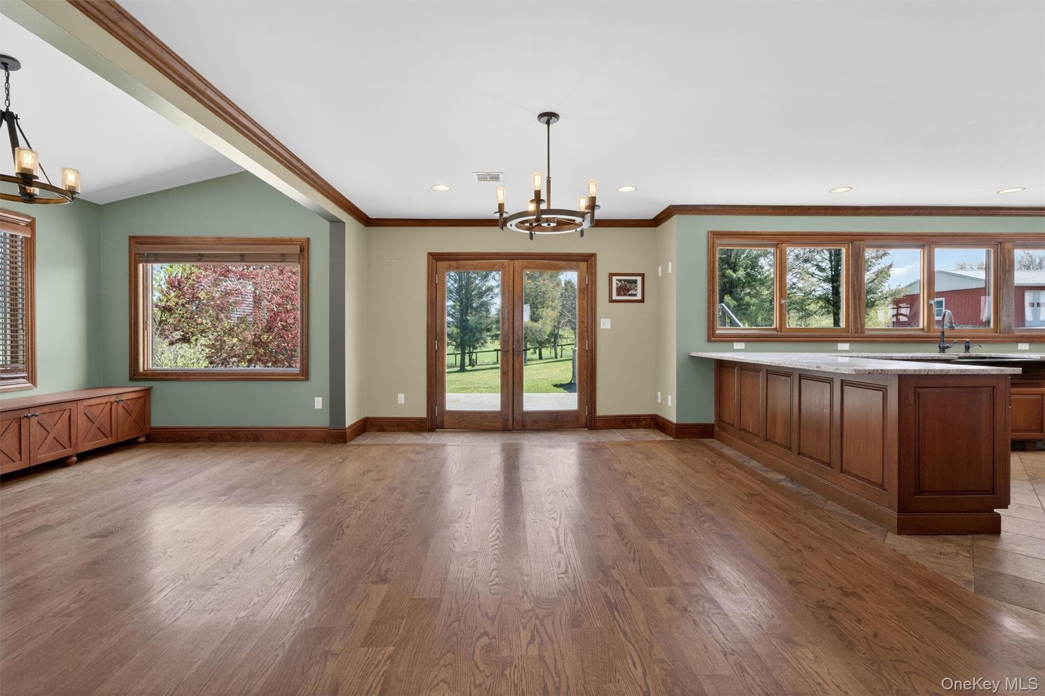 285 Maple Avenue thumbnail 17