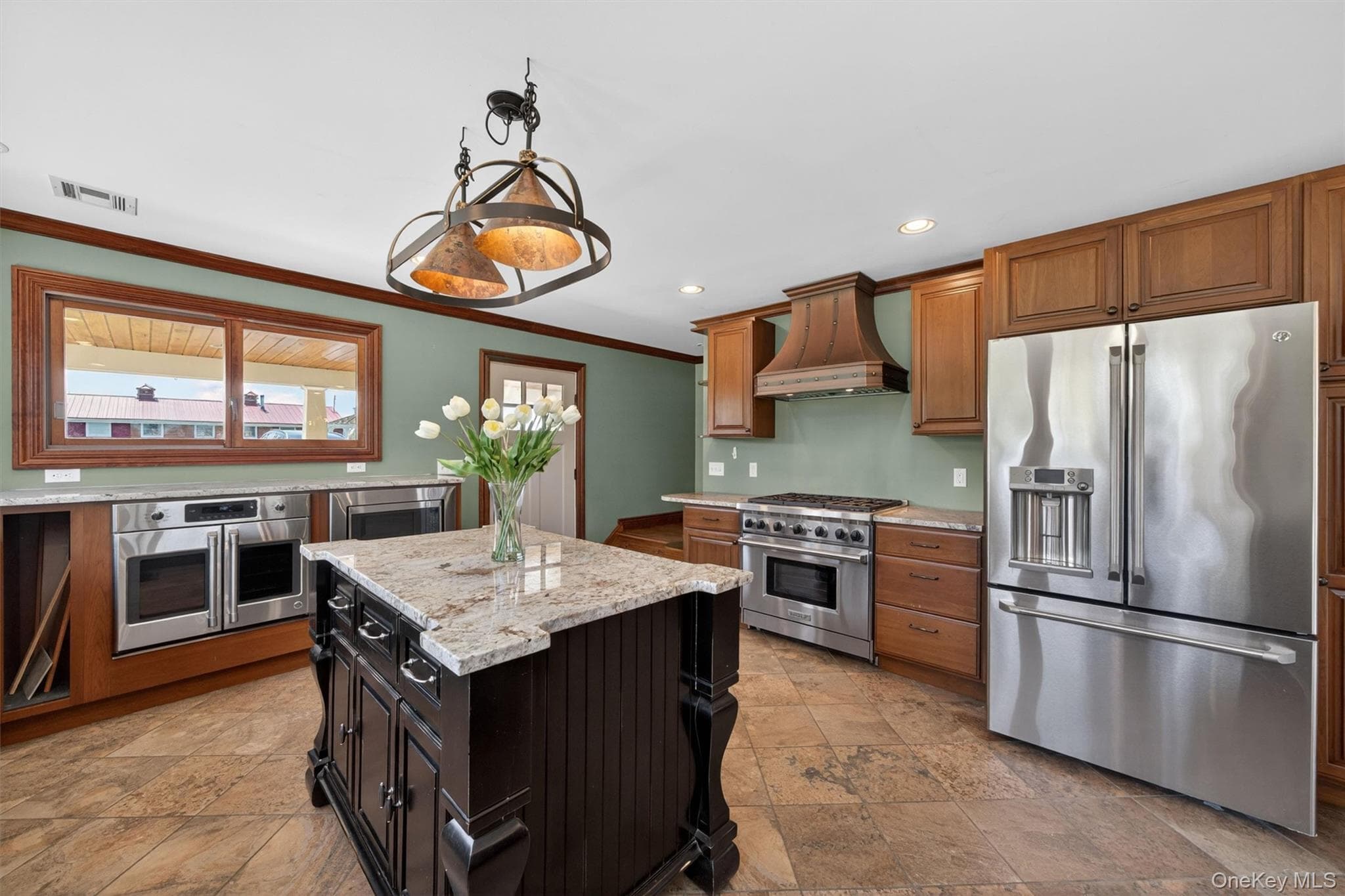 285 Maple Avenue thumbnail 15