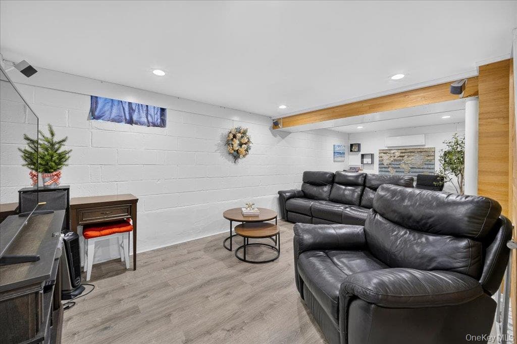 33 Terrace Avenue thumbnail 25