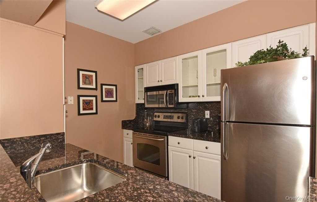 100 New Roc City Place Unit: 204 thumbnail 8