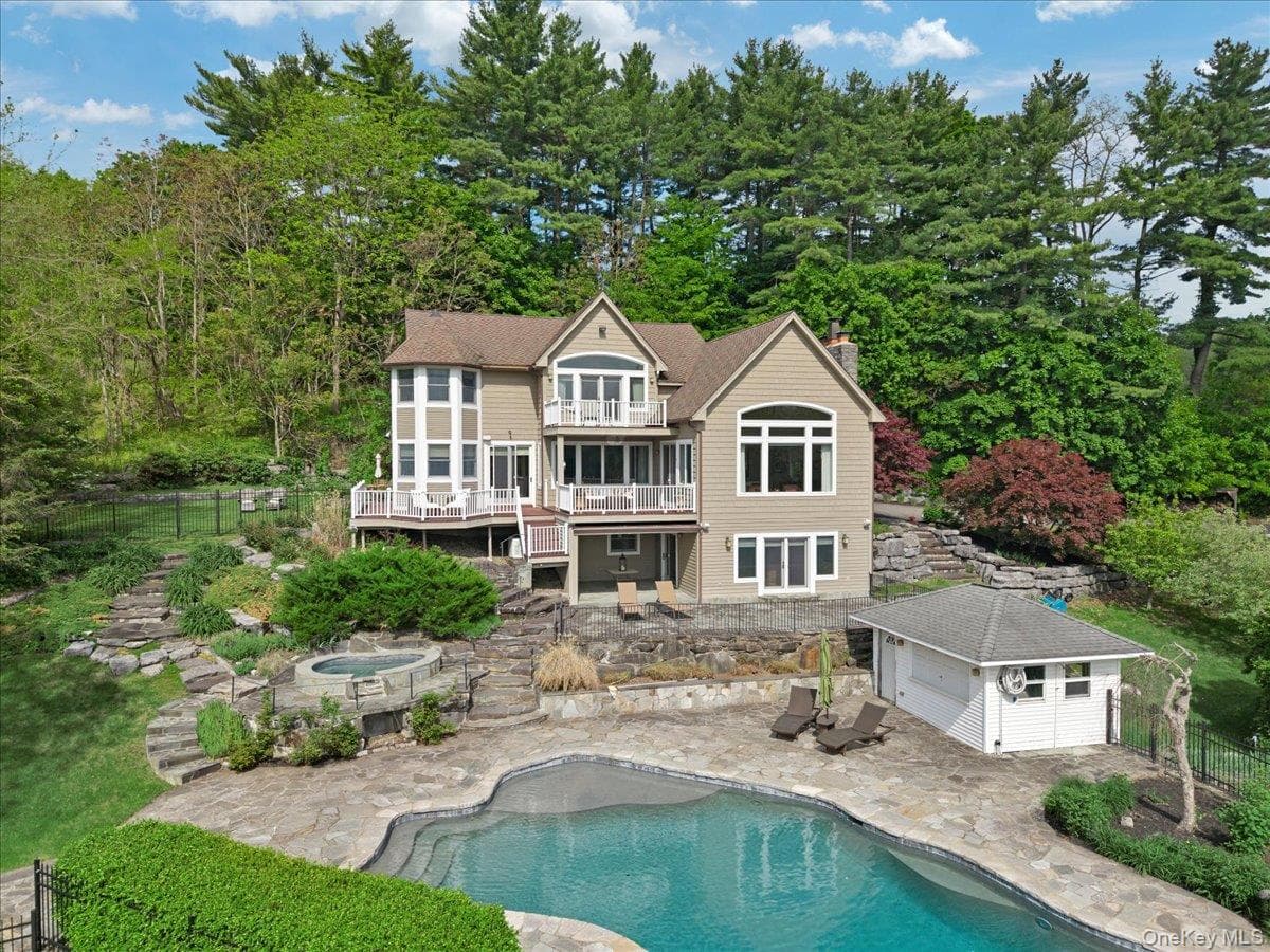 248 Van Wies Point Road photo 1