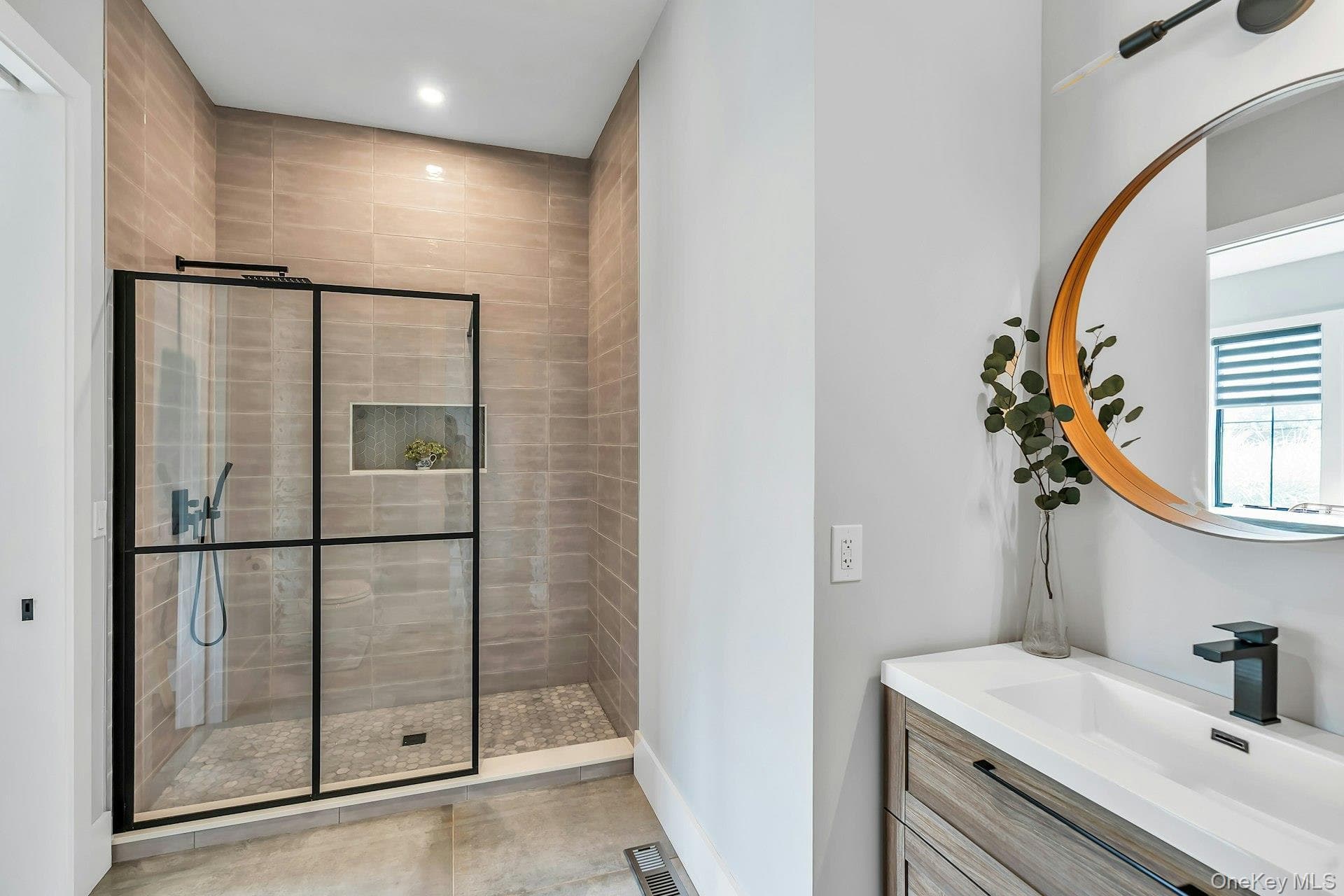 712 Hubbard Avenue thumbnail 16