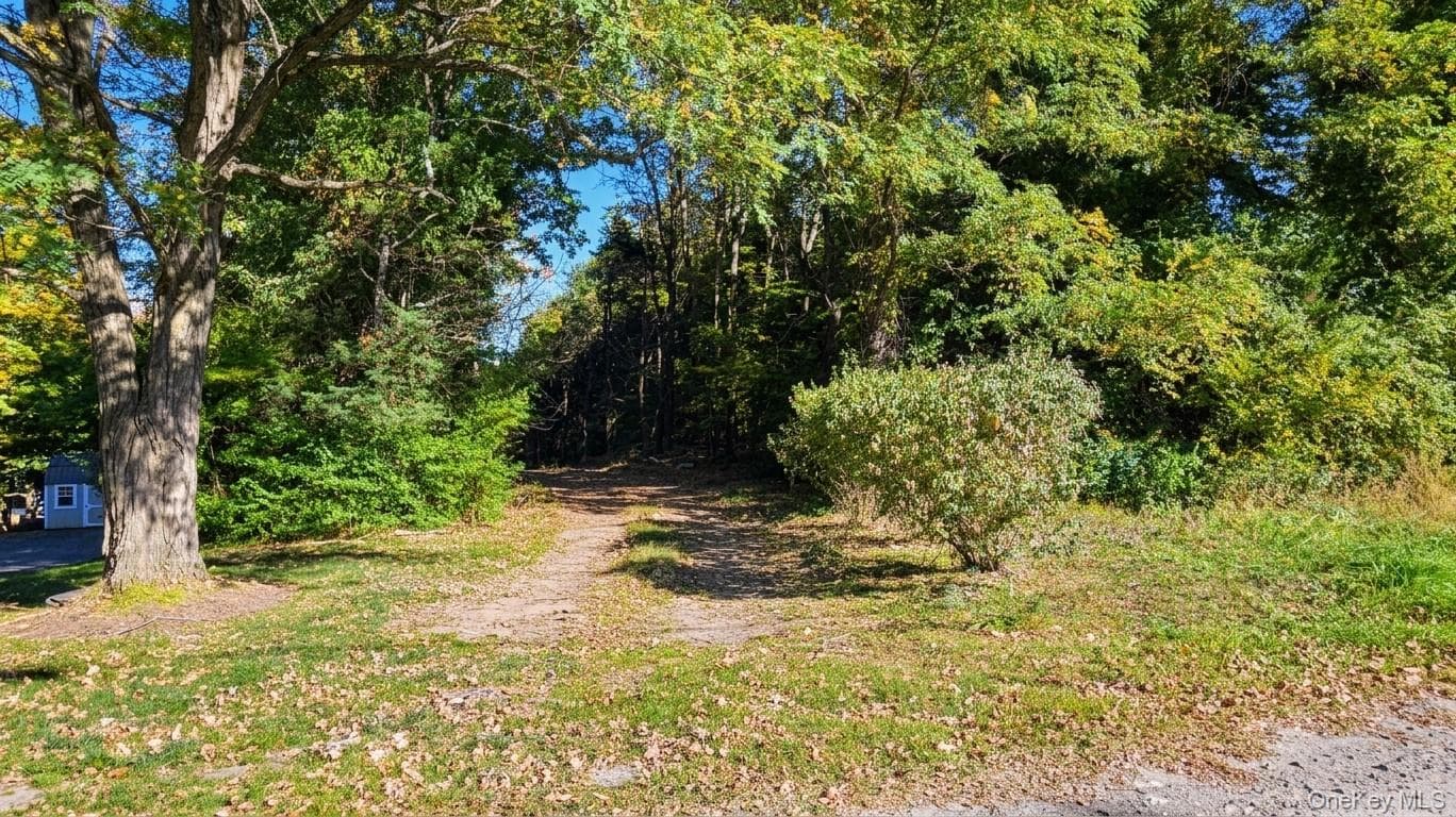 Halls Corners Road thumbnail 2