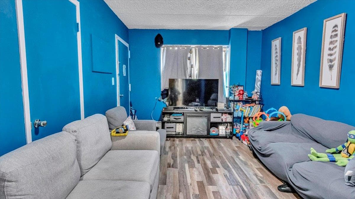 1068 Woodycrest Avenue thumbnail 2