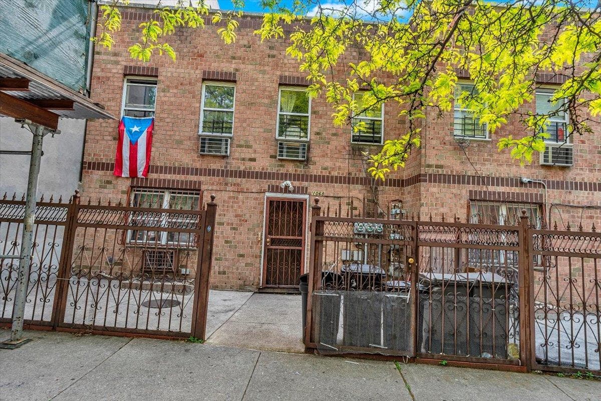1068 Woodycrest Avenue thumbnail 9