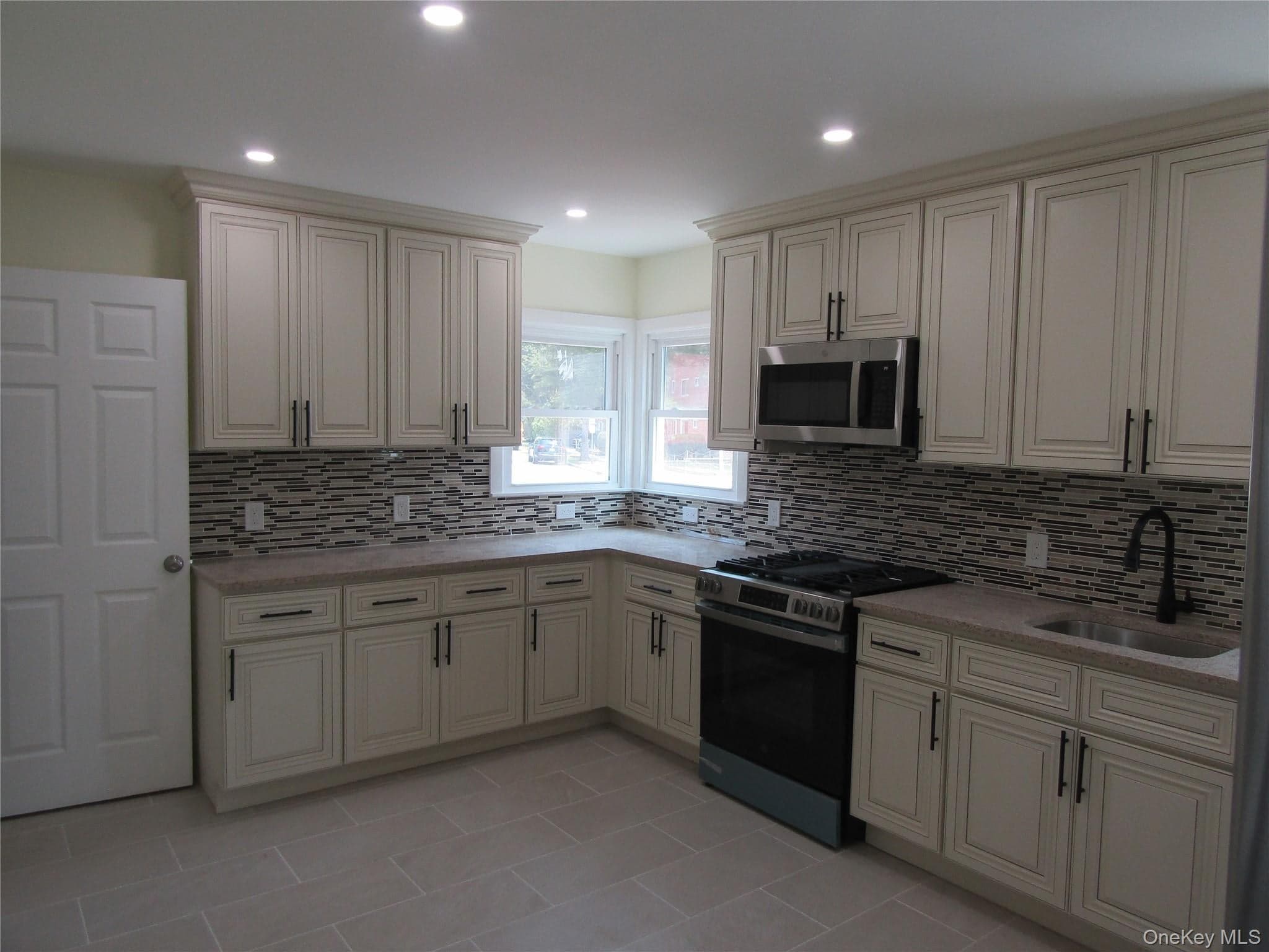 258 Brown Avenue thumbnail 5