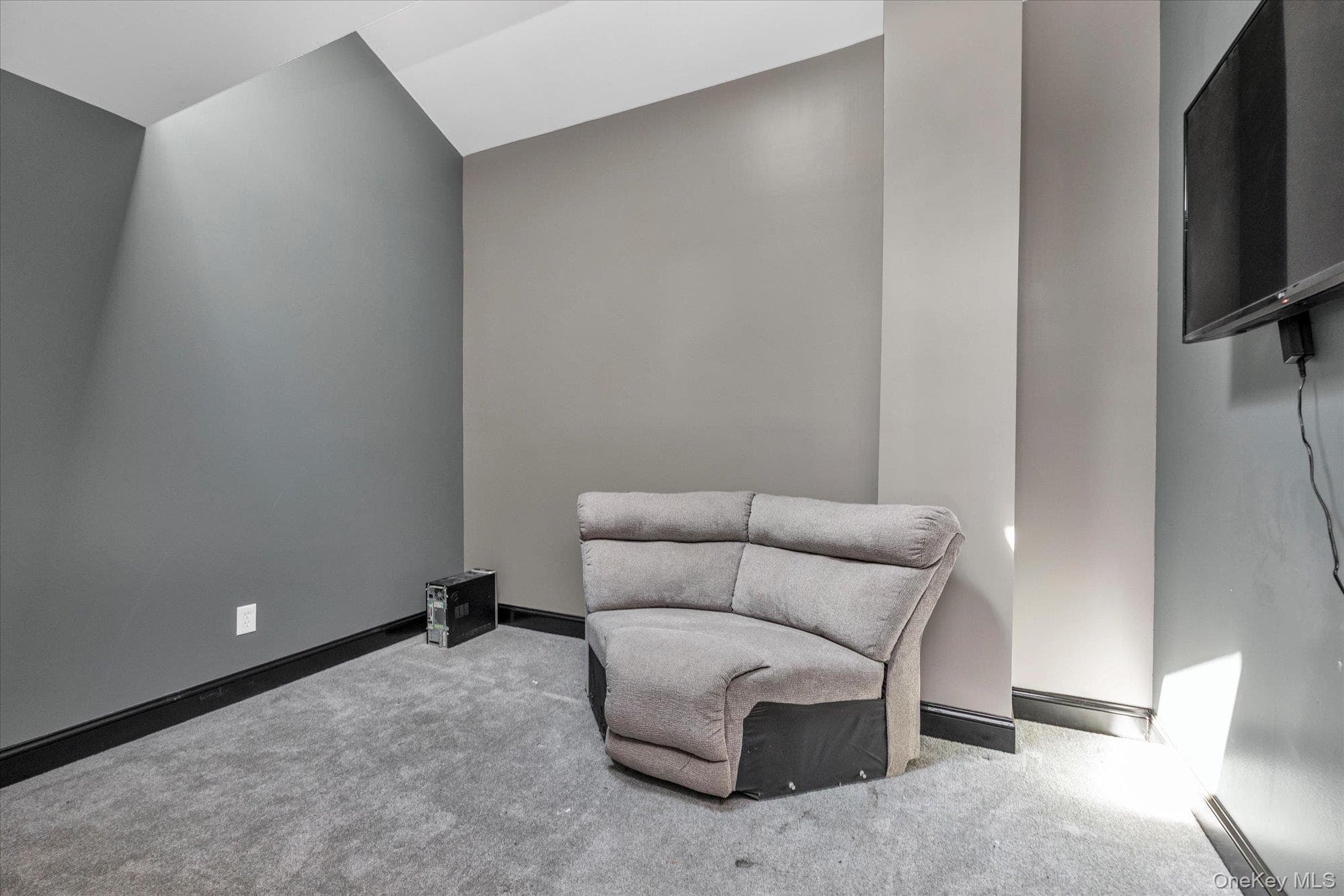 312-314 Woodcleft Avenue thumbnail 13