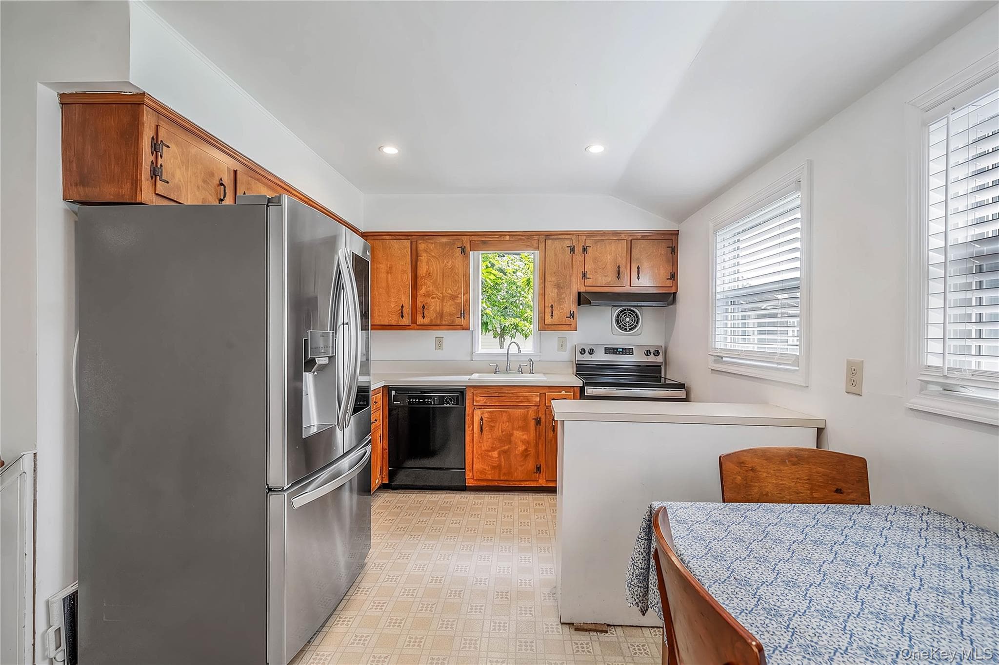 2275 Hynes Place thumbnail 9