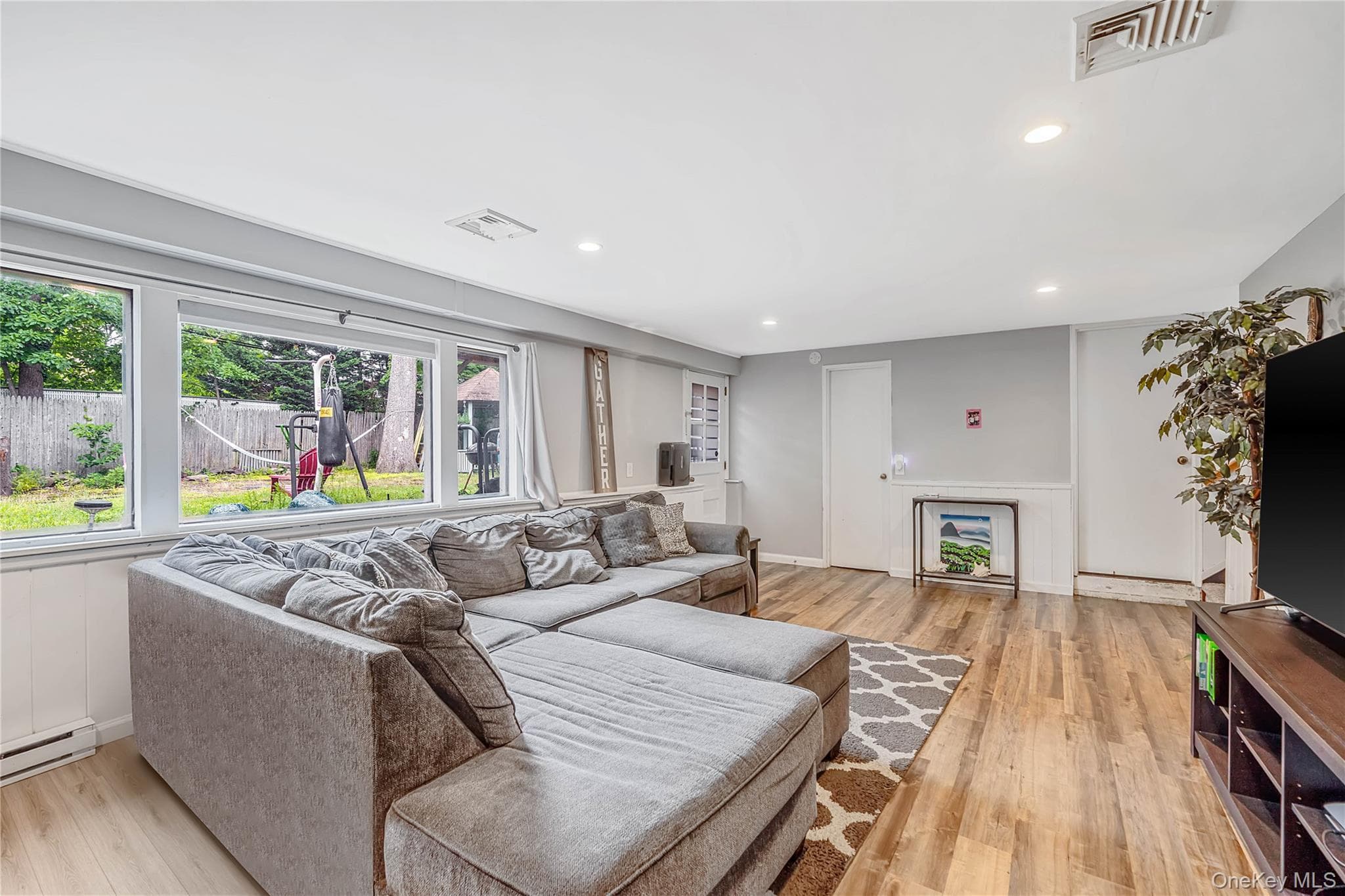 2275 Hynes Place thumbnail 15