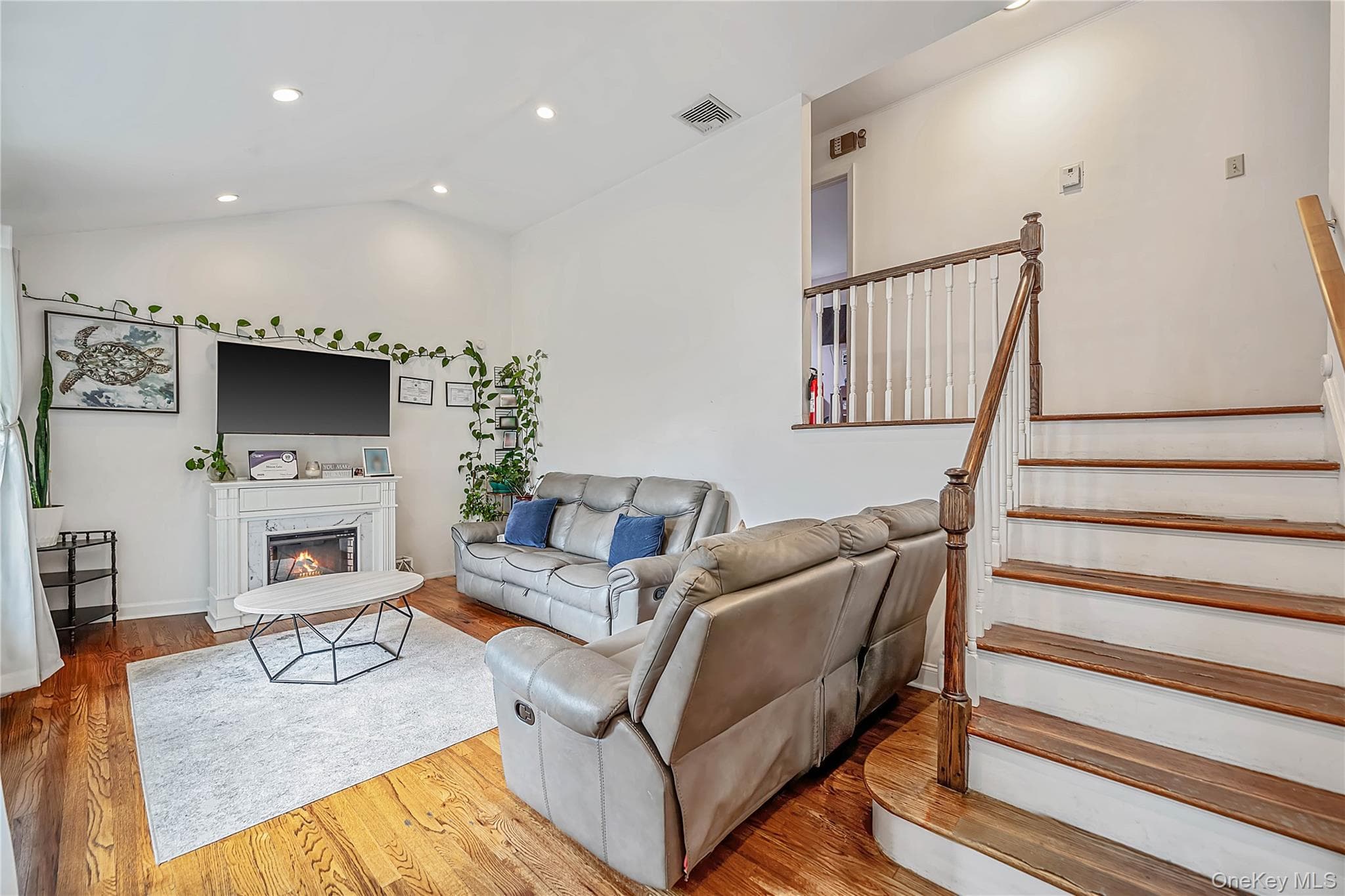 2275 Hynes Place thumbnail 4