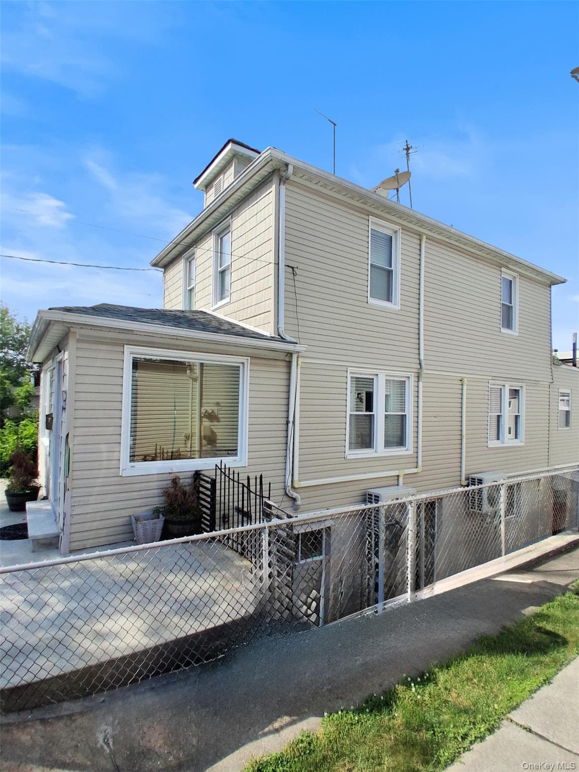 636 Logan Avenue thumbnail 2