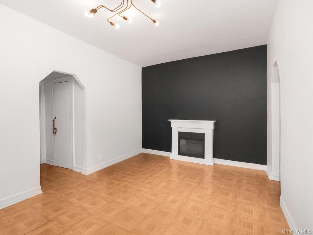 805 E 182nd Street Unit: 4E thumbnail 3