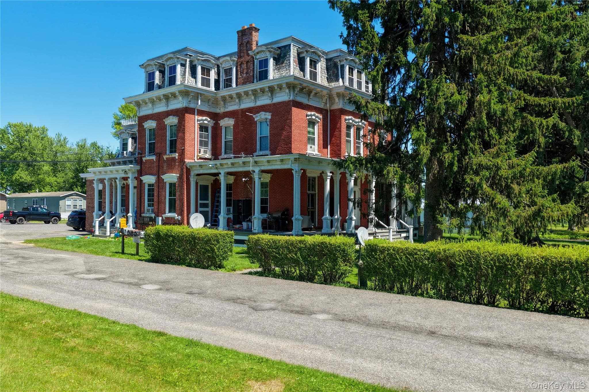 147-151 Grandview Avenue thumbnail 2