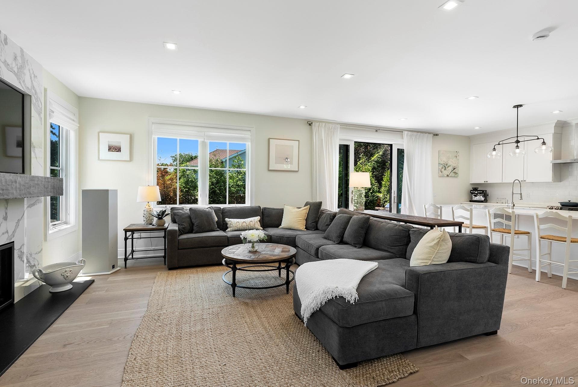 166 Greenwich Street thumbnail 9