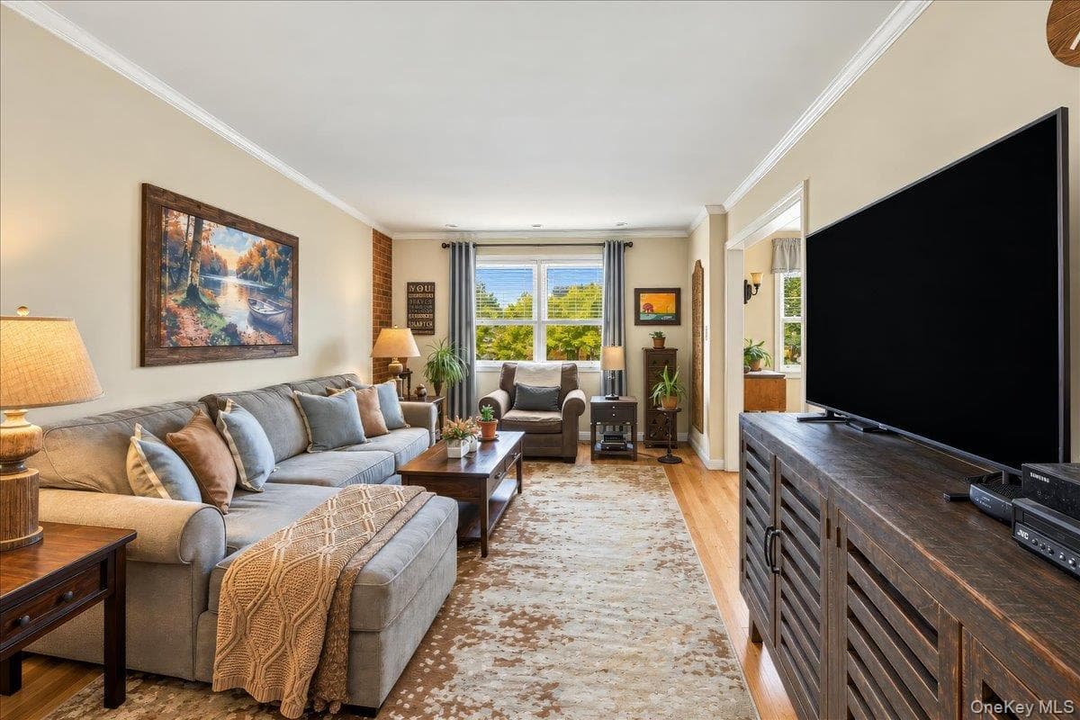 2653 Harding Avenue thumbnail 4