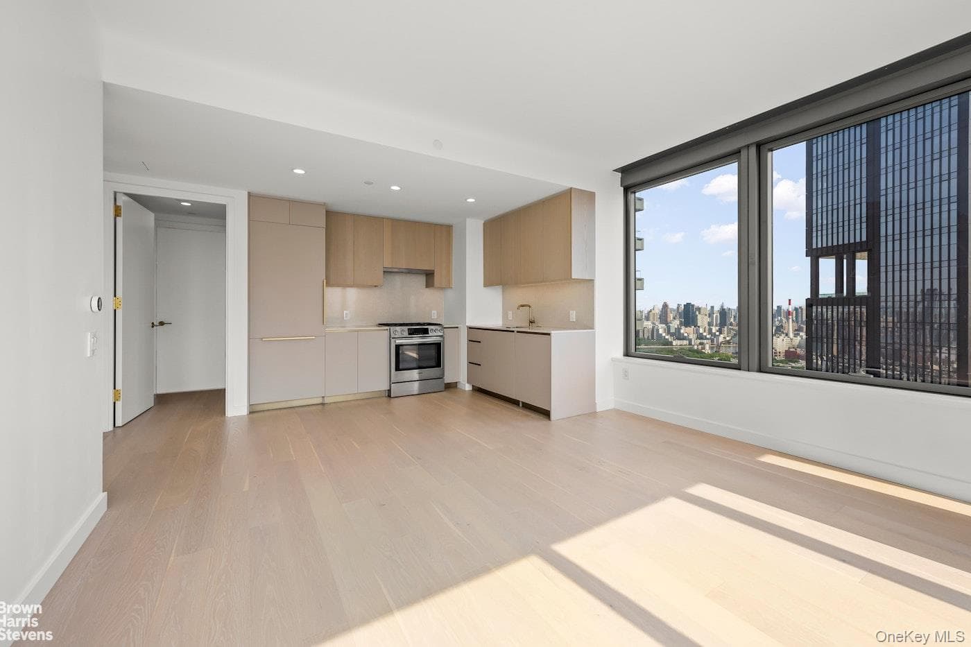 3 Court Square Unit: 3908 thumbnail 2