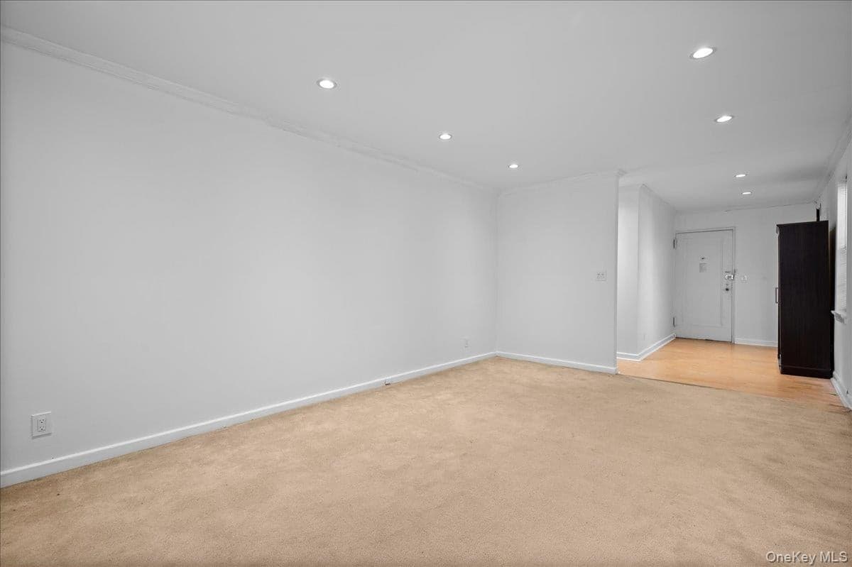 485 Bronx River Road Unit: A23 thumbnail 5