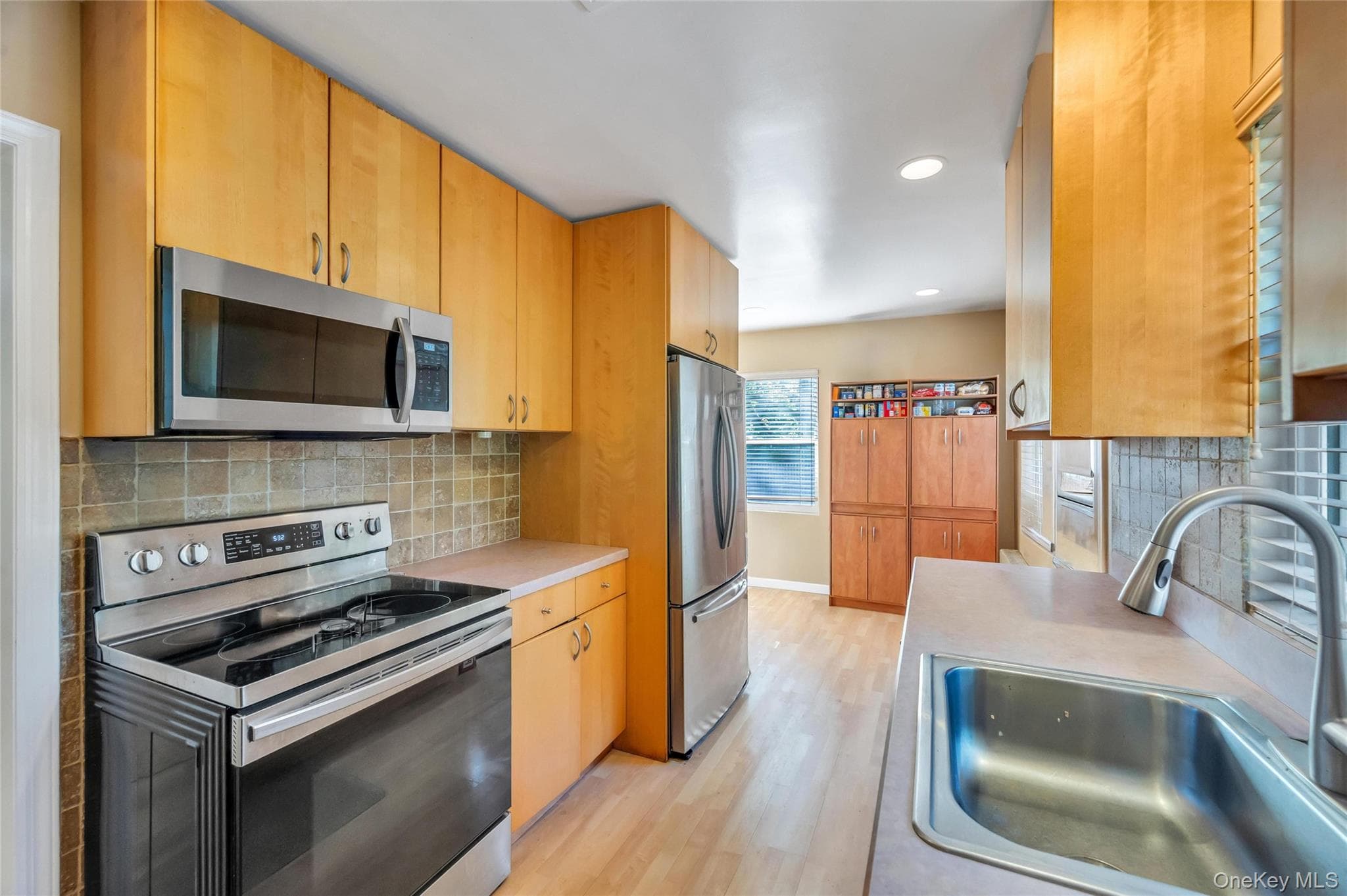 40 Columbia Street thumbnail 16