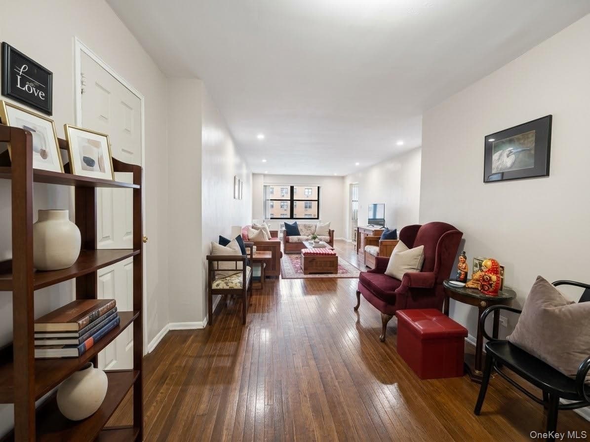 9430 60th Avenue Unit: 5D, Elmhurst