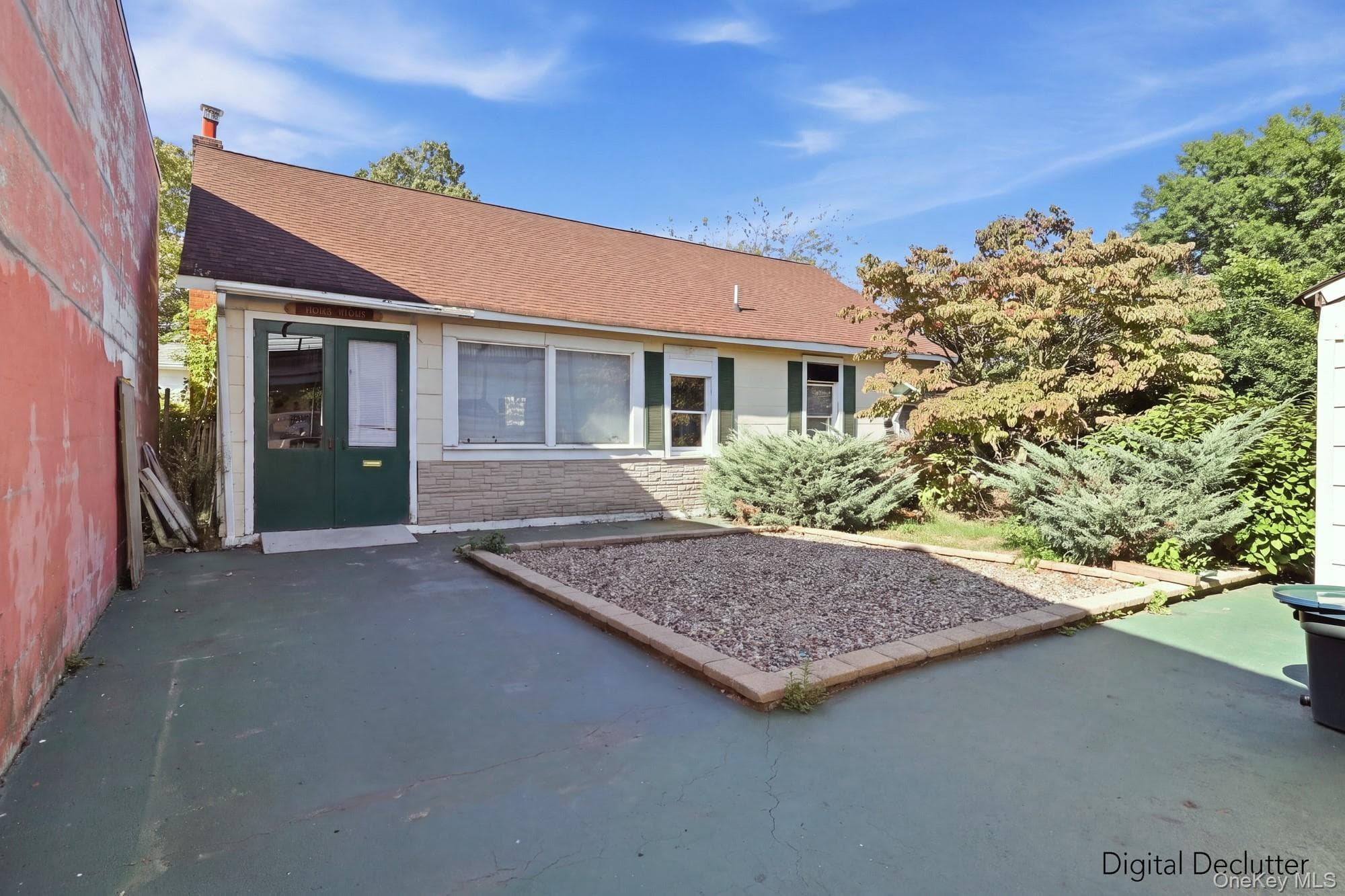 74 W Hoffman Avenue thumbnail 18