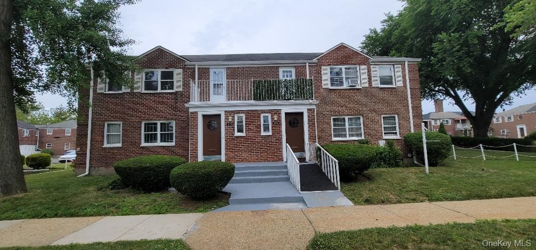 13178 Laurelton Parkway Unit: Upper photo 1