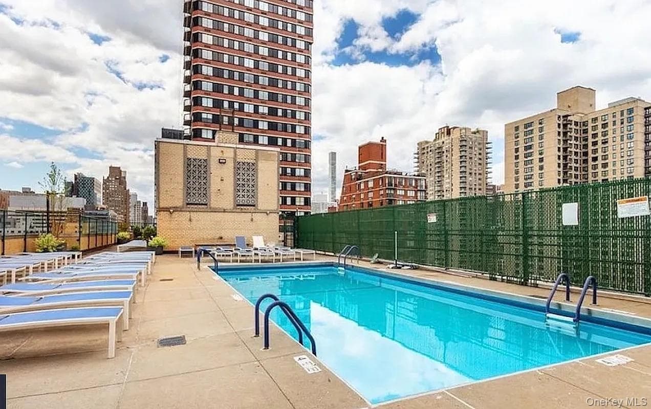 370 E 76th Street Unit: B1102 thumbnail 4
